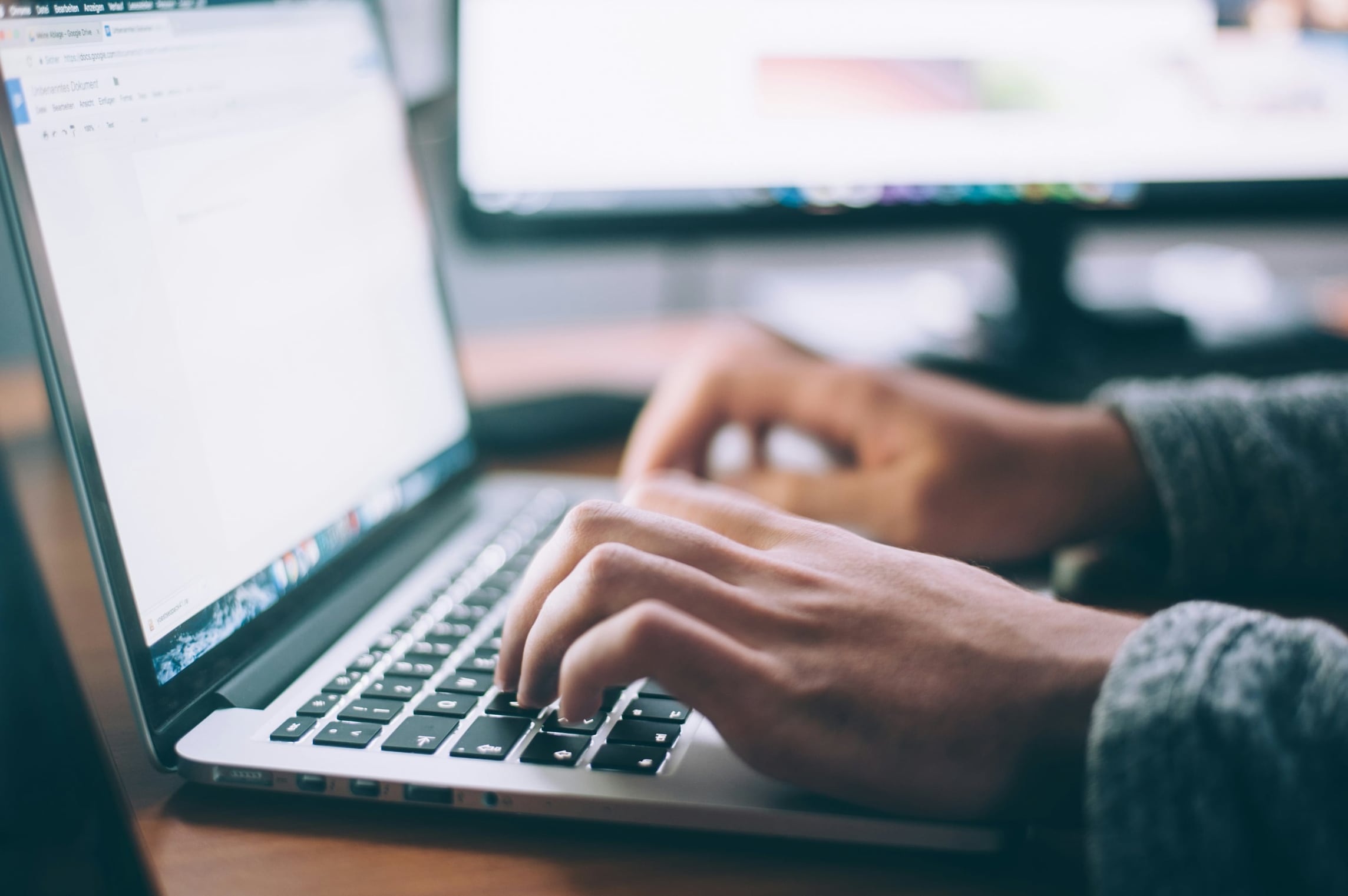 Rédaction des contenus d'un site web par l'agence Regularis